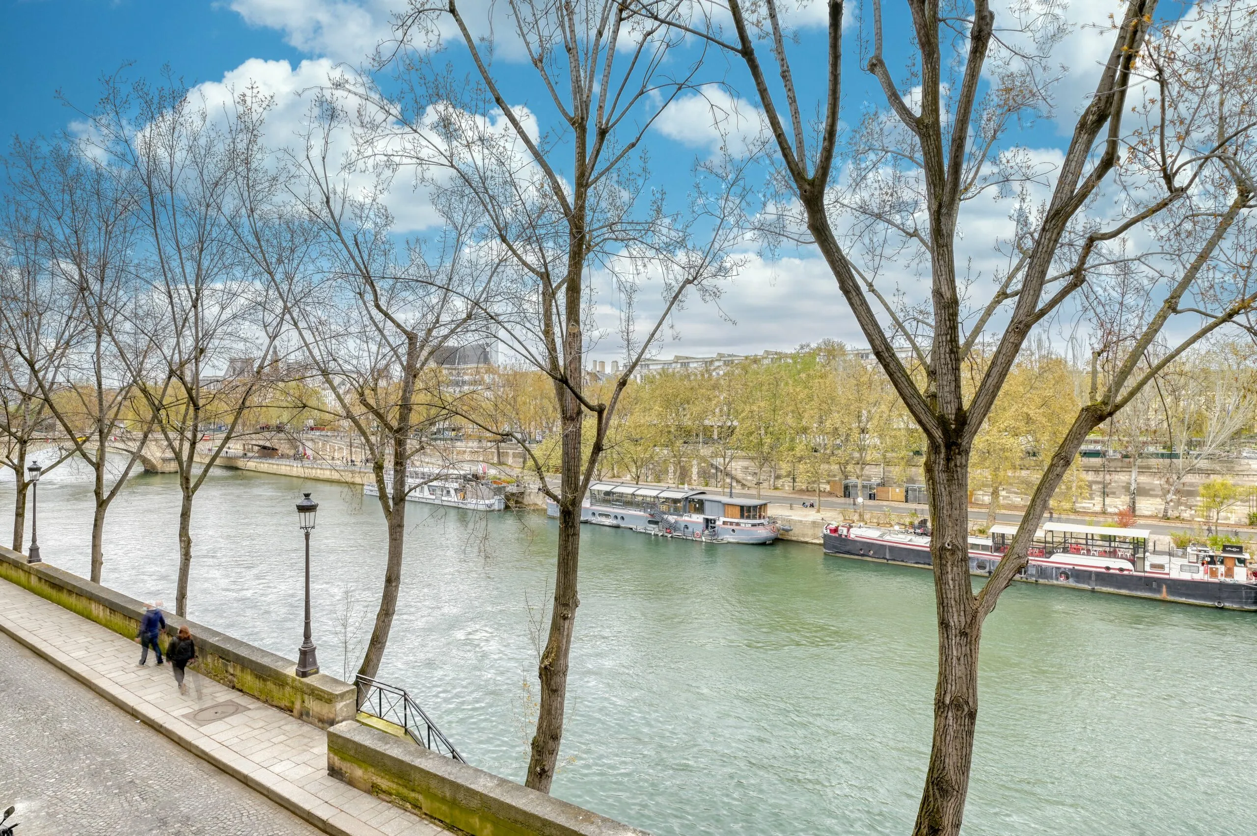 Quai Bourbon, photo 7 of 23