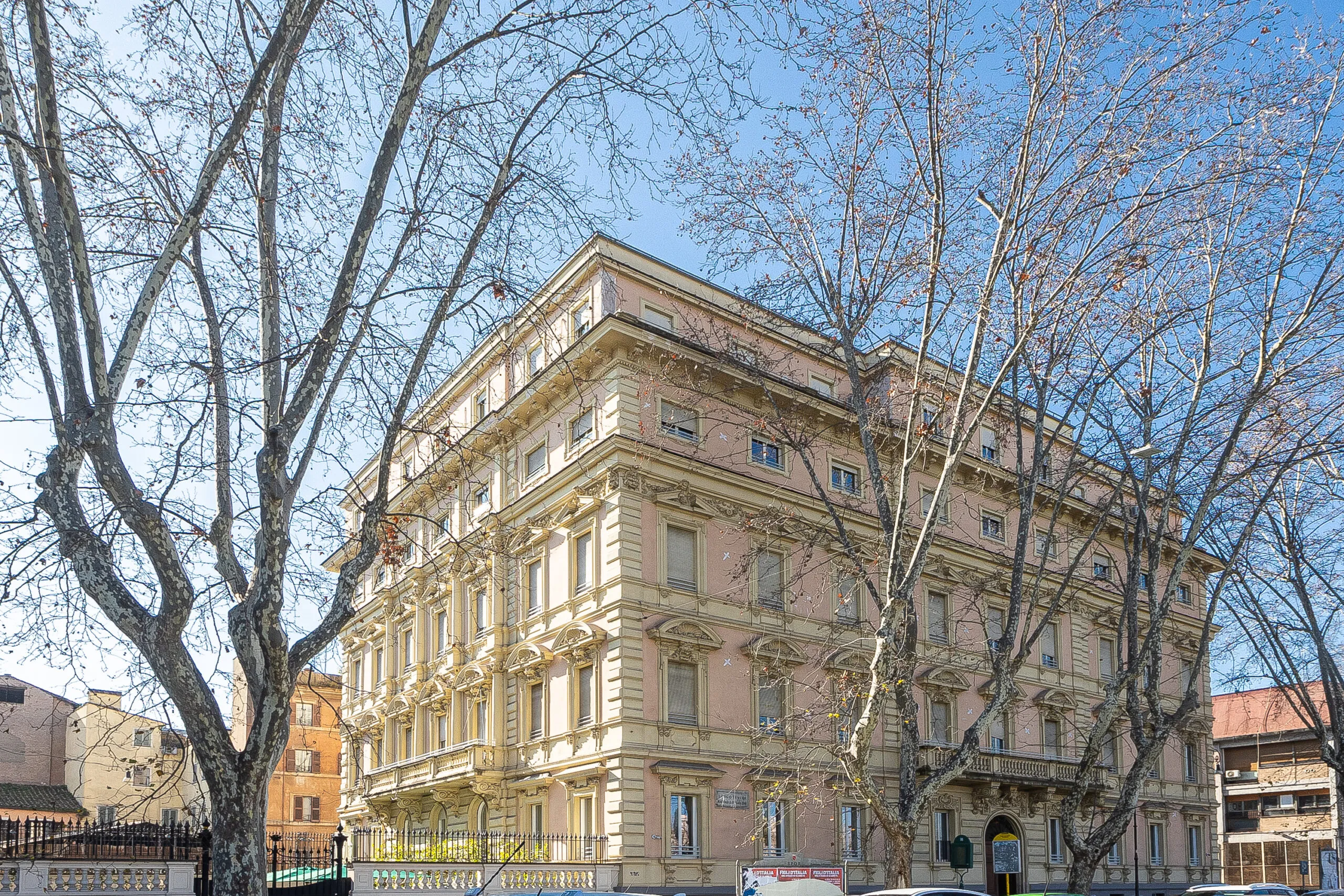Palazzo Sanzio, photo 2 of 7